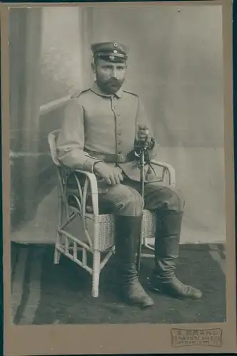 Kabinettfoto A. Brand, Braunschweig, Deutscher Soldat in Uniform, Sitzportrait