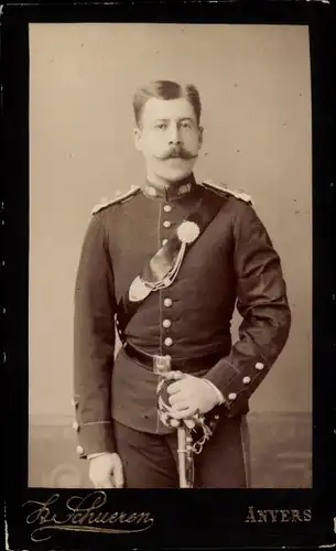 CdV Belgischer Soldat, Uniform, Standportrait, Degen