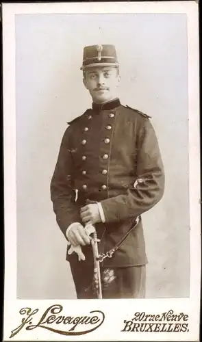 CdV Belgischer Soldat, Uniform, Standportrait, Degen