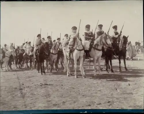 Foto um 1900, Algerien ?, Bewaffnete Reiter, Fest am 9. Februar 1903