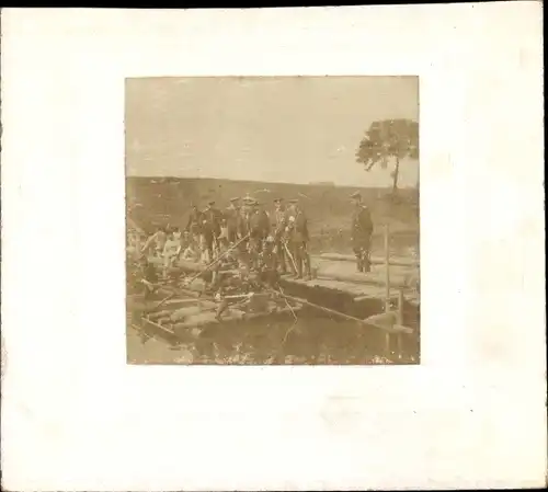 Foto Pionier Kommando Dresden, Deutsche Soldaten in Uniform, Brückenbau