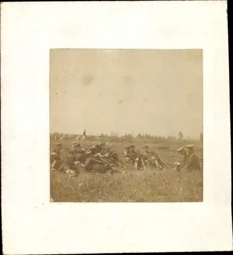 Foto Pionier Kommando Dresden, Deutsche Soldaten in Uniform bei einer Rast