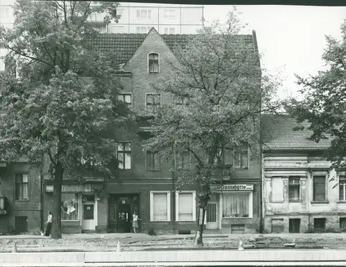 Foto Berlin Lichtenberg Alt Friedrichsfelde, Straße der Befreiung Nord 98, altes Gebäude, Gaststätte