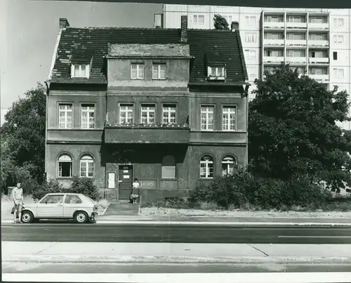 Foto Berlin Lichtenberg Alt Friedrichsfelde, Straße der Befreiung Nord 115, altes Gebäude, Neubau