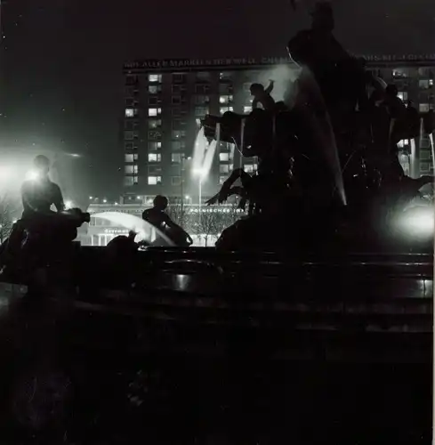 Foto Berlin Mitte, Begasbrunnen, Neptunbrunnen, Nachtbeleuchtung