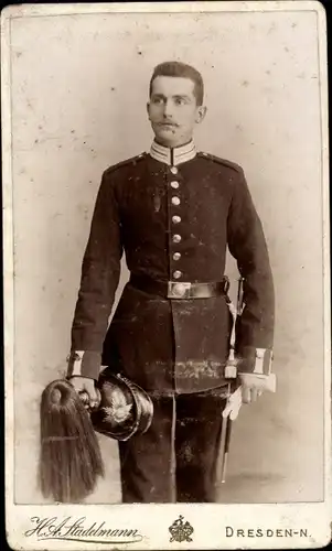 CdV Deutscher Offizier in Uniform, Paradehelm, Portrait