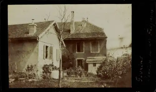 Foto Givrins Kt. Waadt Schweiz, Blick auf ein Gebäude