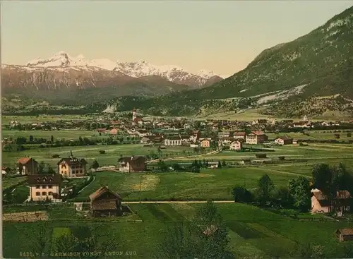 Foto Garmisch Partenkirchen in Oberbayern, Blick auf den Ort von St. Anton aus