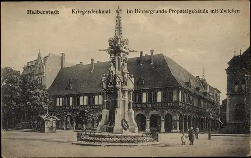 Ak Halberstadt am Harz, Kriegerdenkmal, Propsteigebäude mit Zwicken