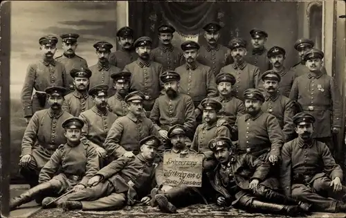 Foto Ak Deutsche Soldaten in Uniformen, I. WK