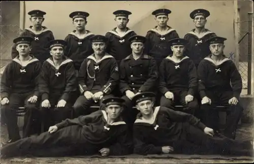 Foto Ak Deutsche Soldaten in Uniformen, Seeleute, 4. Komp. 1. Matrosen Artillerie Abteilung, I WK