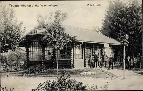 Ak Poznań Posen, Truppenübungsplatz Warthelager, deutsche Soldaten vor der Milchhalle