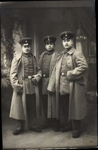 Foto Ak Kaliningrad Königsberg Ostpreußen, Deutsche Soldaten in Uniformen, I WK