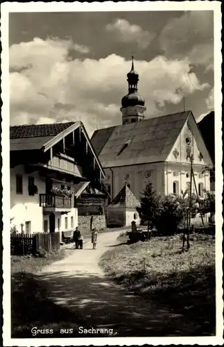 Ak Sachrang Aschau im Chiemgau Oberbayern, Ortspartie, Kirche