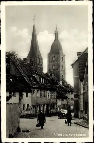 Ak Altenburg in Thüringen, Rote Spitzen, Kirchturm, Passanten