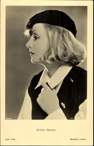 Ak Schauspielerin Greta Garbo, Portrait im Profil, Mütze, MGM, Ross
