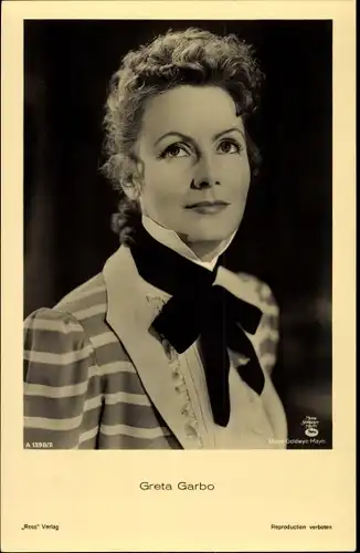 Ak Schauspielerin Greta Garbo, Portrait, Filmkostüm, MGM, Ross