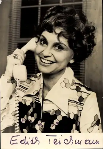 Ak Schauspielerin Edith Teichmann, Portrait am Telefon