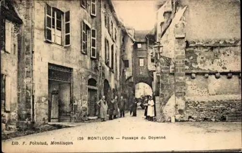Ak Montluçon Allier, Passage du Doyenne