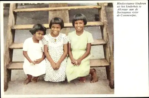 Ak Suriname, Hindoestaanse kinderen uit het Kinderhuis te Alkmaar aan de Surinaamse Rivier