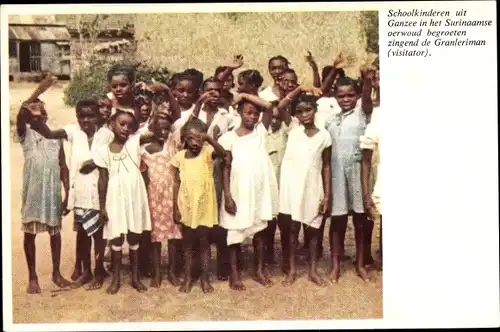 Ak Suriname, Schoolkinderen uit Ganzee in het Surinaamse oerwoud