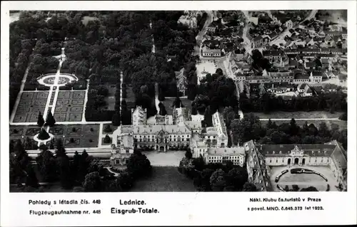 Ak Lednice Eisgrub Südmähren, Fliegeraufnahme, Schloss