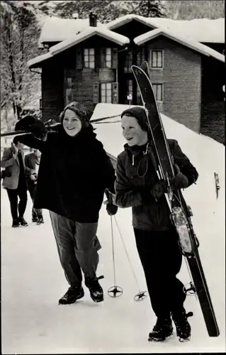 Ak Grindelwald Kt. Bern Schweiz, Prinzessinnen Beatrix und Irene der Niederlande, Ski, 1954