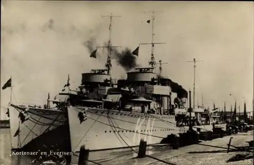 Foto Ak Niederländisches Kriegsschiff, Kortenaer und Evertsen, Zerstörer