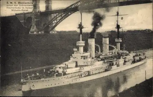 Ak Deutsches Kriegsschiff, SMS Mecklenburg, Linienschiff unter der Grünentaler Hochbrücke