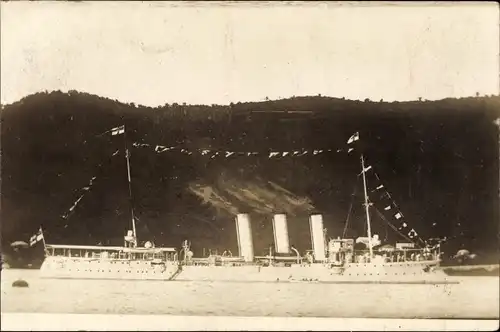 Foto Ak Deutsches Kriegsschiff, SMS Bremen, Kleiner Kreuzer, Karibikreise in St. Thomas, geflaggt
