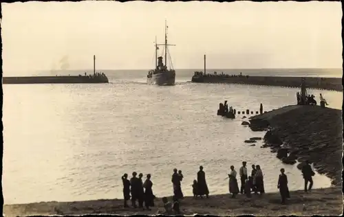 Foto Ak Deutsches Kriegsschiff, Hay, Marinetender läuft ein