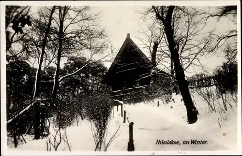 Ak Berlin Zehlendorf Wannsee, Restaurant und Cafe Blockhaus Nikolskoe, Winteransicht