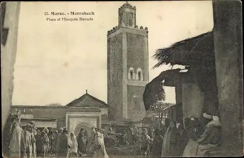 Ak Marrakesch Marokko, Place et Mosquee Bensala, Minarett, Platz