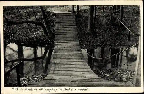 Ak  Velp Gelderland Niederlande, Kettingbrug in Park Rosendaal