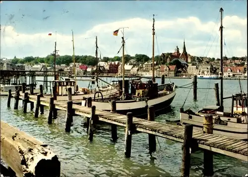 Ak Flensburg in Schleswig Holstein, Partie am Hafen, Schiffe