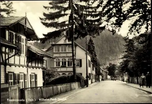 Ak Friedrichroda im Thüringer Wald, Wilhelm Pieck Straße, Wohnhäuser