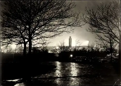 Ak Leipzig in Sachsen, Blick zum Stadion der Hunderttausend, Beleuchtung