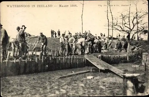 Ak Zeeland Niederlande, Watersnood 1906, Hochwasser, Männer bei der Arbeit