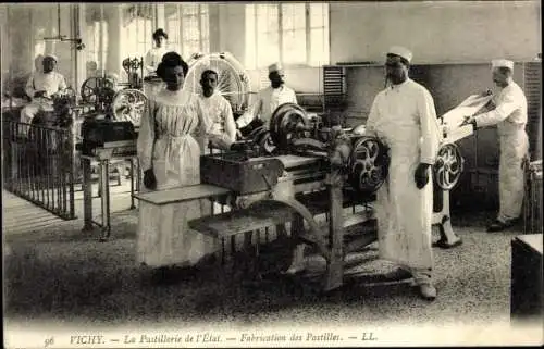 Ak Vichy Allier, La Pastillerie de l'Etat, Fabrication des Pastilles