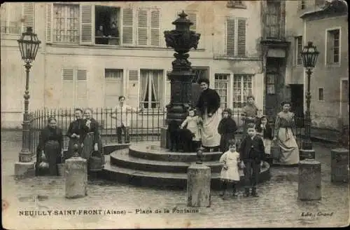 Ak Neuilly Saint Front Aisne, Place de la Fontaine