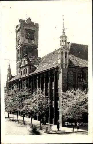 Foto Ak Toruń Thorn Westpreußen, Partie am Rathaus