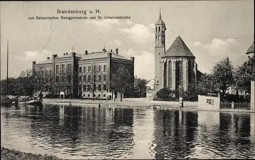 Ak Brandenburg an der Havel, Stadt von Saidernches Realgymnasium und St. Johanneskirche gesehen