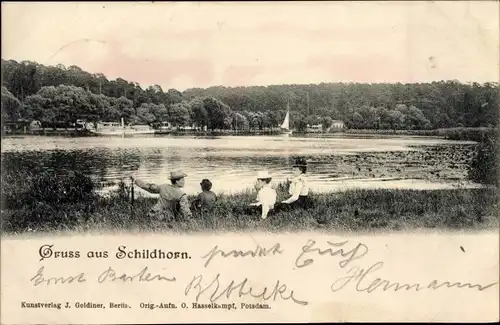 Ak Berlin Wilmersdorf Grunewald Schildhorn, Menschen am Ufer, Segelboot