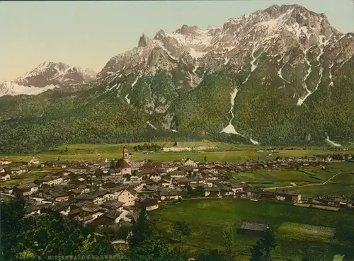 Foto Mittenwald in Oberbayern, Totalansicht der Ortschaft, Karwendel