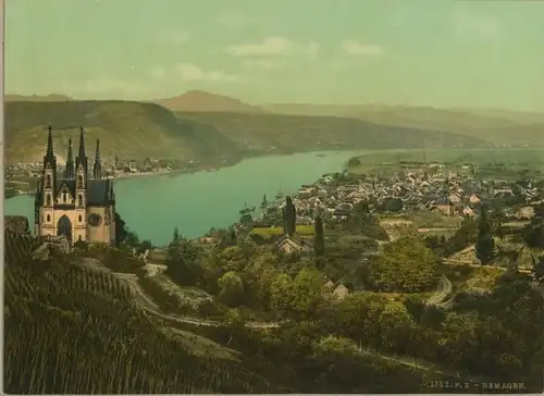 Foto Remagen am Rhein, Wallfahrtskirche St. Apollinaris, Blick auf den Ort