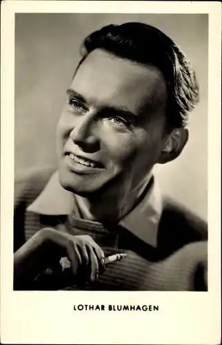 Ak Schauspieler Lothar Blumhagen, Portrait, Zigarette