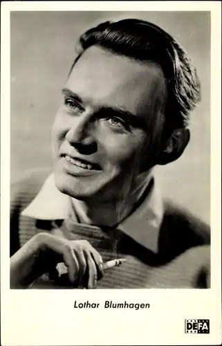 Ak Schauspieler Lothar Blumhagen, Portrait, Zigarette, DEFA