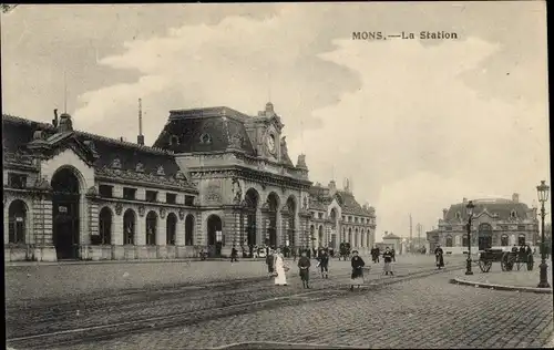 Ak Mons Wallonien Hennegau, La Station, Blick auf den Bahnhof, Straßenseite