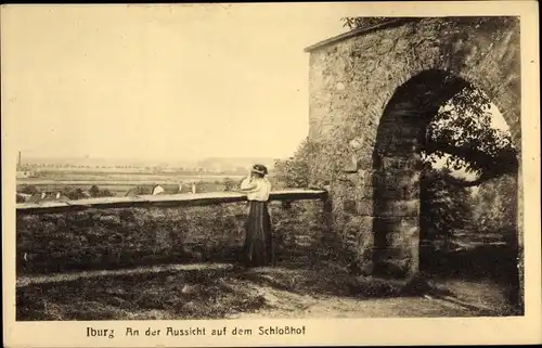 Ak Bad Iburg am Teutoburger Wald, An der Aussicht auf dem Schlosshof