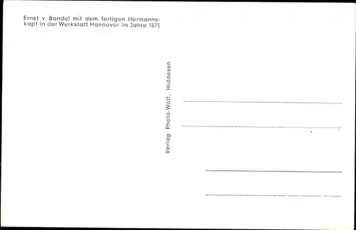 Ak Hannover, Bildhauer Ernst von Bandel mit dem fertigen Hermannskopf in der Werkstatt 1875